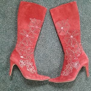 Gorgeous suede boots
